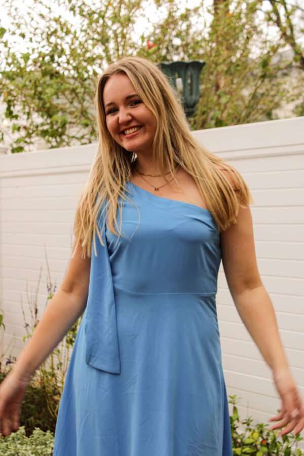 Rent the Concord mid blue midi dress with asymmetrical neckline, fitted and flare design, and bow detail in Stellenbosch, South Africa from Rokkies.